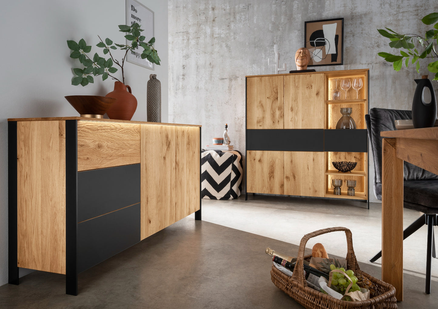 Highboard Boston Eiche/Wildeiche massiv geölt inkl. Beleuchtung B/H/T 128 x 143 x 42 cm