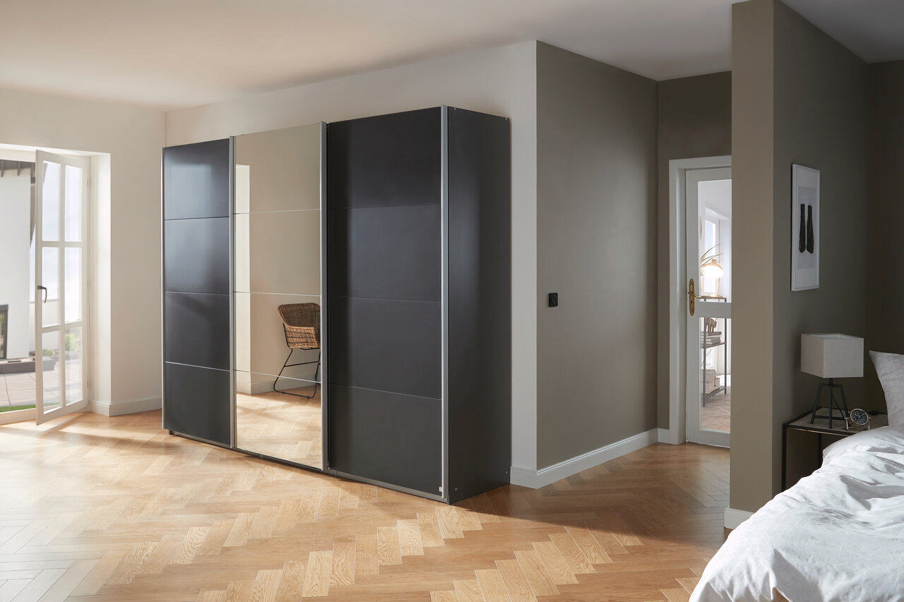 Rauch Schwebetürenschrank Kulmbach Hochglanzfront 3-türig mit Spiegeltür und Premium Zubehörpaket B/H/T ca. 203 x 229 x 62 cm