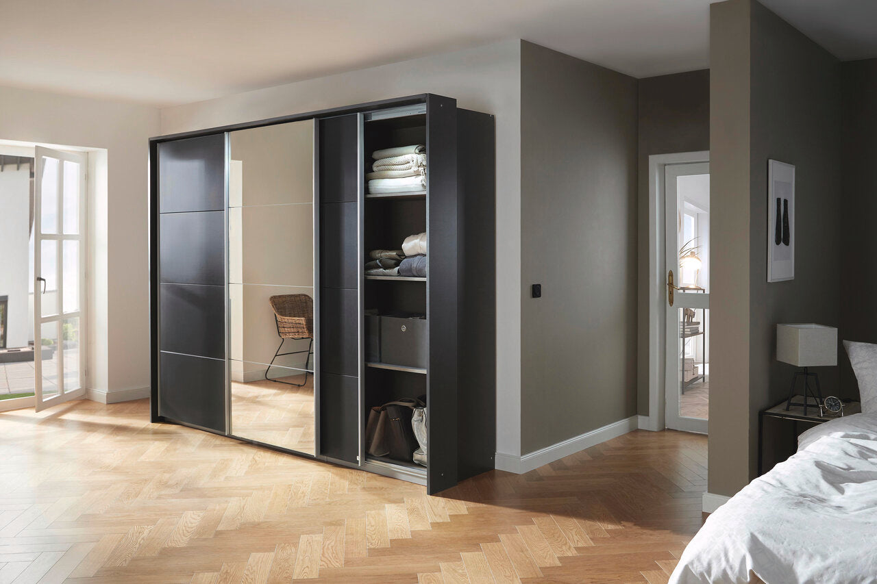 Rauch Schwebetürenschrank Kulmbach Hochglanzfront 3-türig mit Spiegeltür und Premium Zubehörpaket B/H/T ca. 203 x 229 x 62 cm