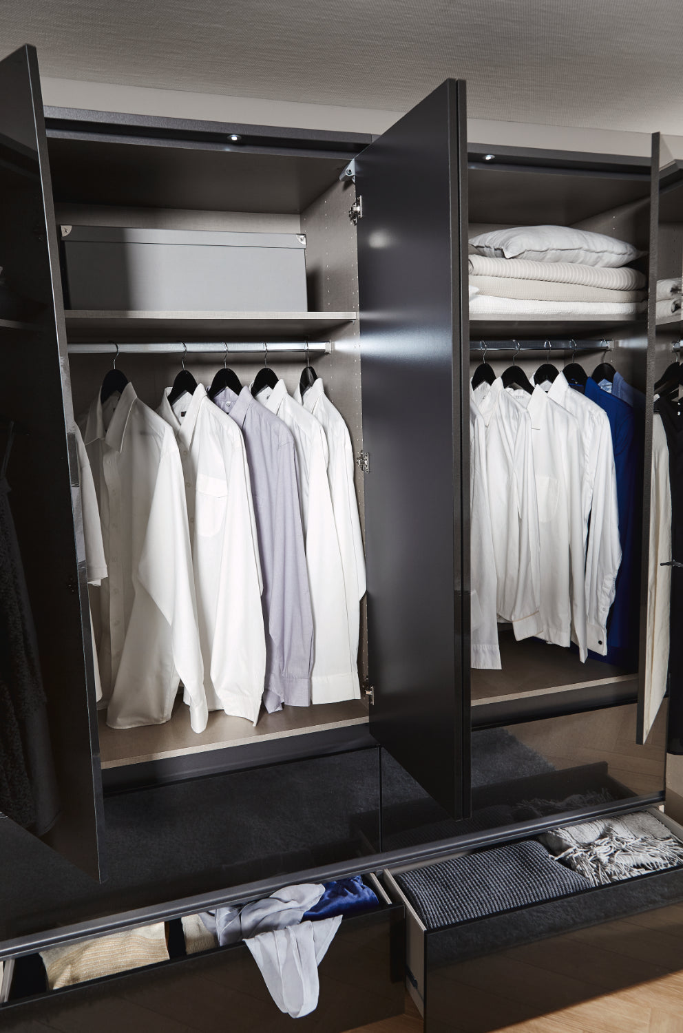 Drehtürenschrank Mainz Hochglanz 6-türig mit 4 Schubladen B/H/T ca. 270 x 210 x 54 cm