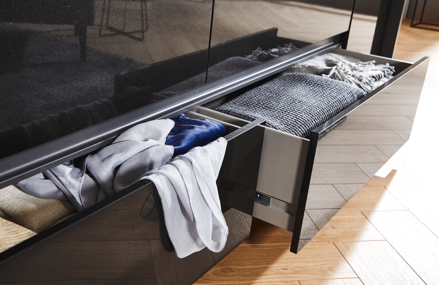 Drehtürenschrank Mainz Hochglanz 6-türig mit 4 Schubladen B/H/T ca. 270 x 210 x 54 cm