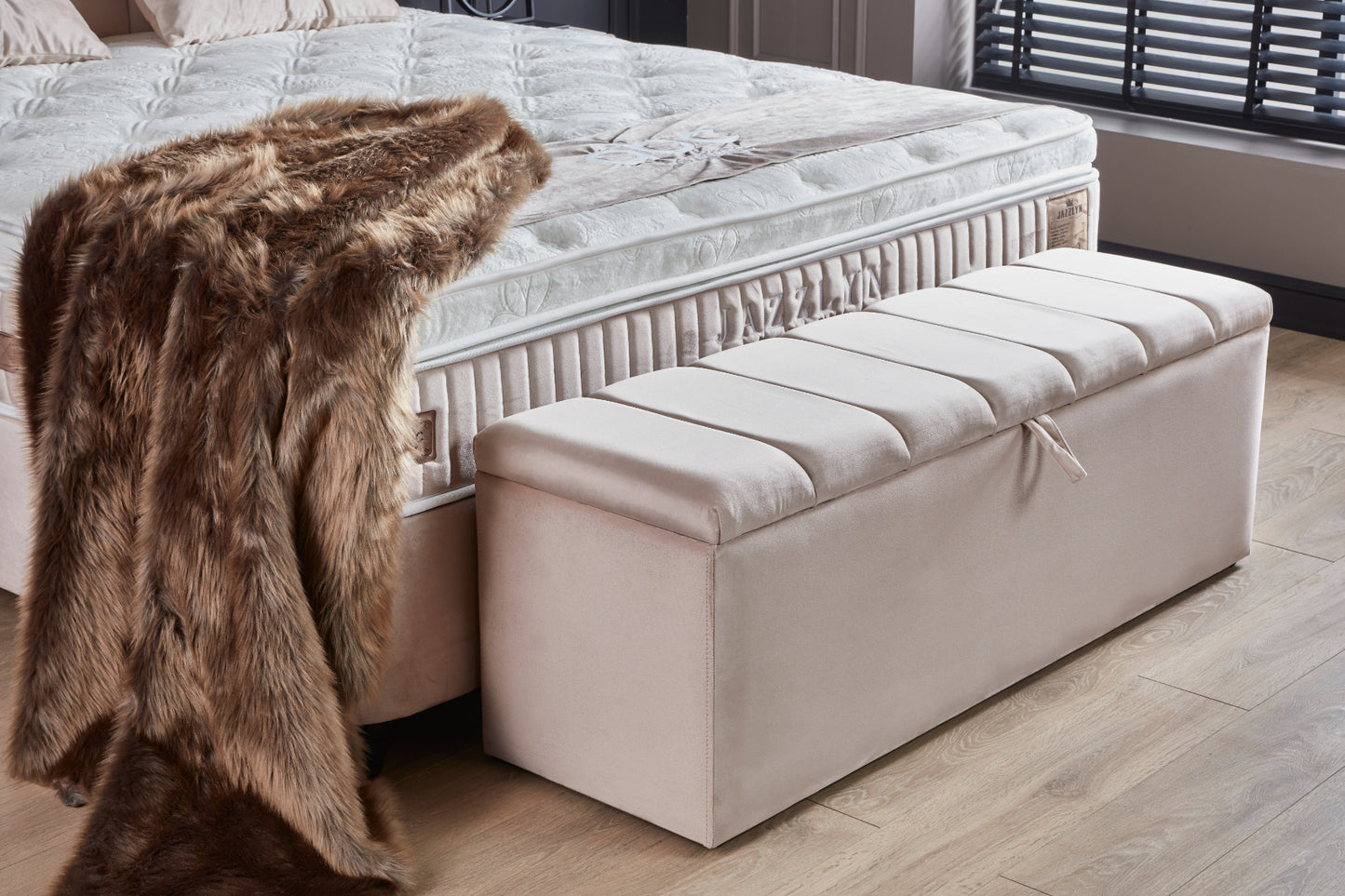 Boxspringbett Jazzlyn Beige Voll-orthopädisches Komfortbett mit Bettkasten, Stauraum, inkl. kostenlose Lieferung und Montage