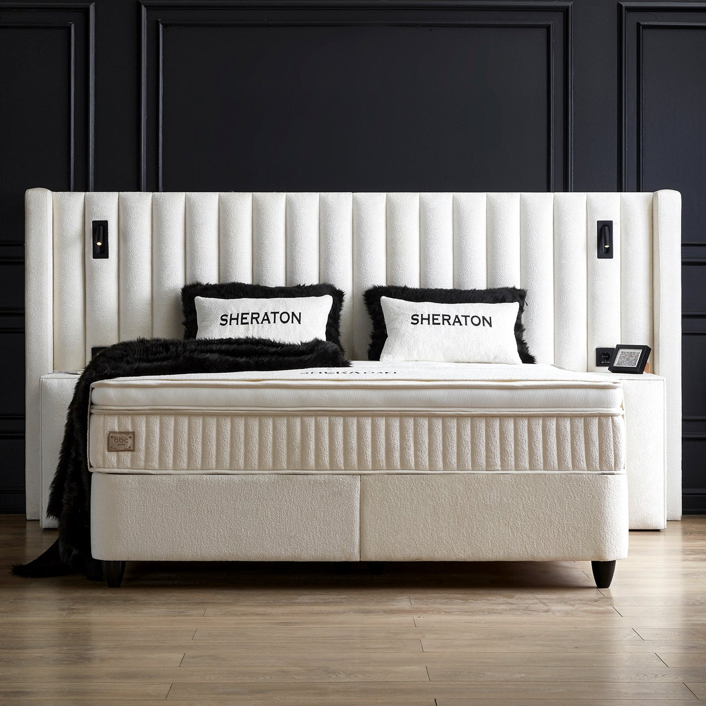 Boxspringbett Sheraton Cremeweiß Voll-orthopädisches Komfortbett mit Bettkasten, Stauraum, inkl. kostenlose Lieferung und Montage, inkl. Beleuchtung und integrierten Steckdosen im Kopfteil