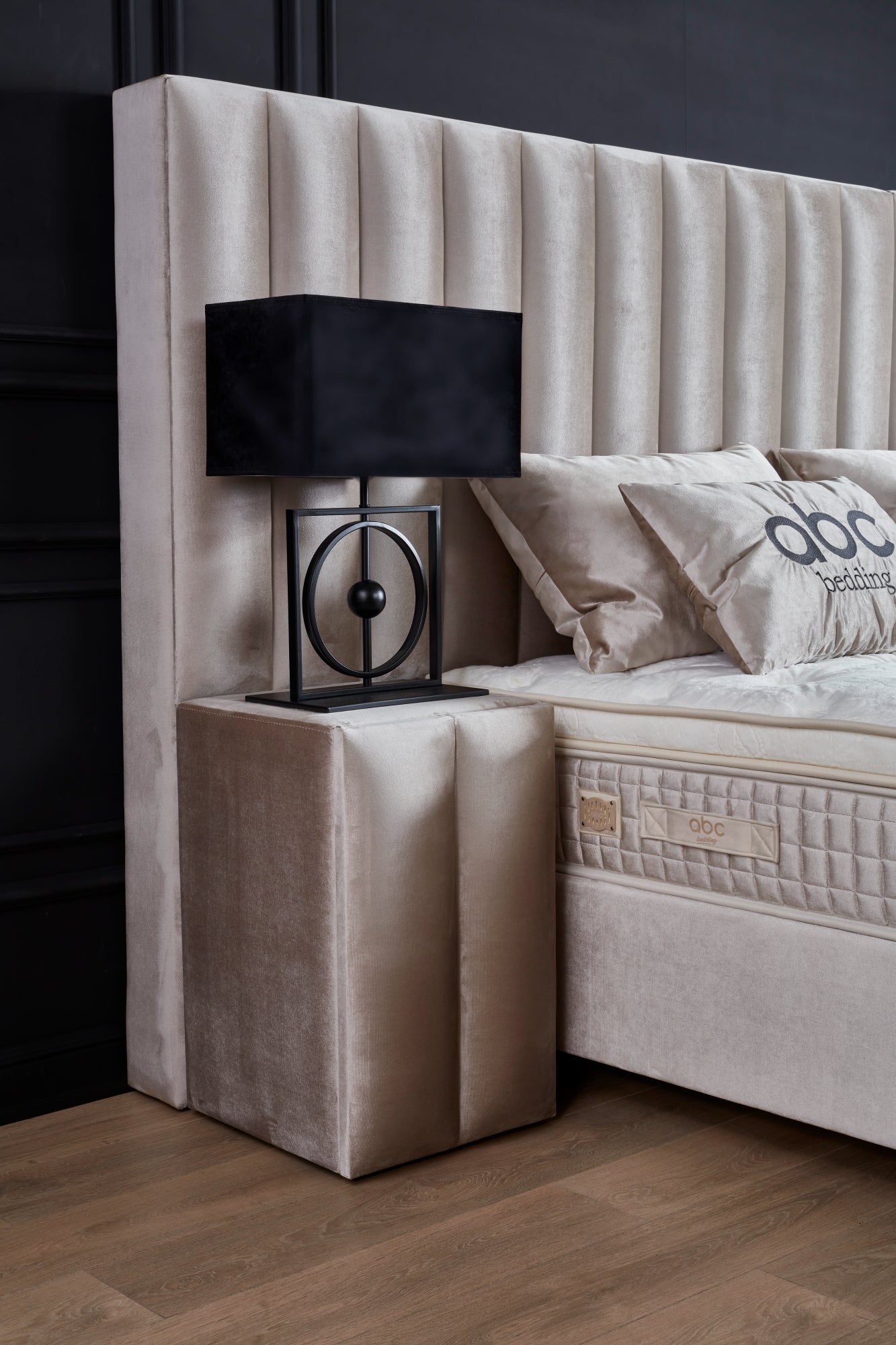 Boxspringbett Oscar Beige Voll-orthopädisches Komfortbett mit Bettkasten, Stauraum, inkl. kostenlose Lieferung und Montage