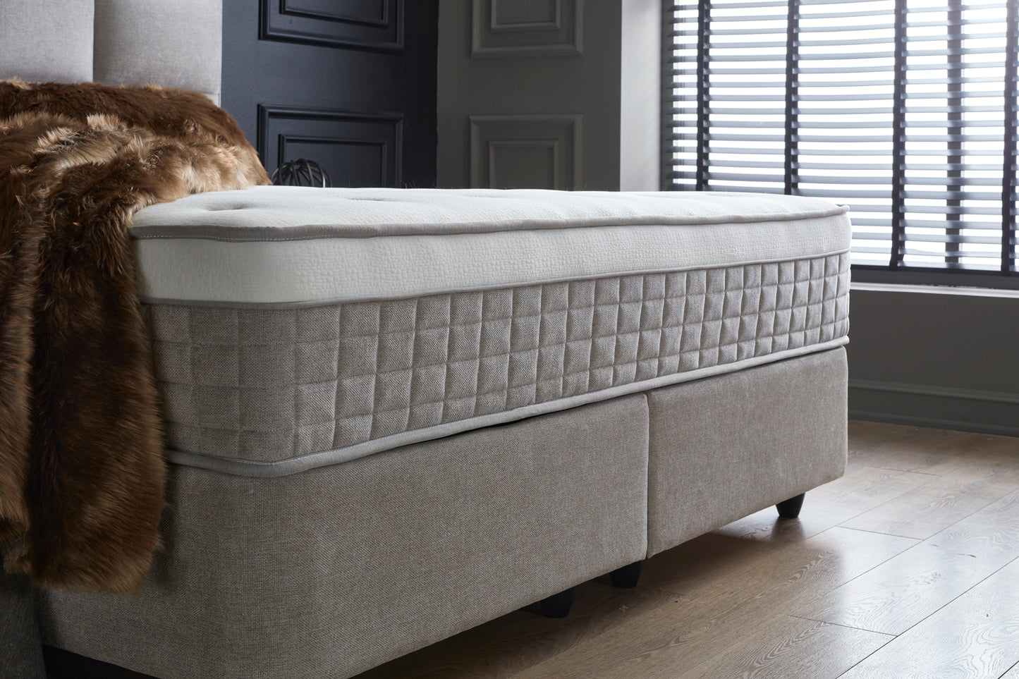 Boxspringbett Ayana Hellgrau/Beige Voll-orthopädisches Komfortbett mit Bettkasten, Stauraum, inkl. kostenlose Lieferung und Montage
