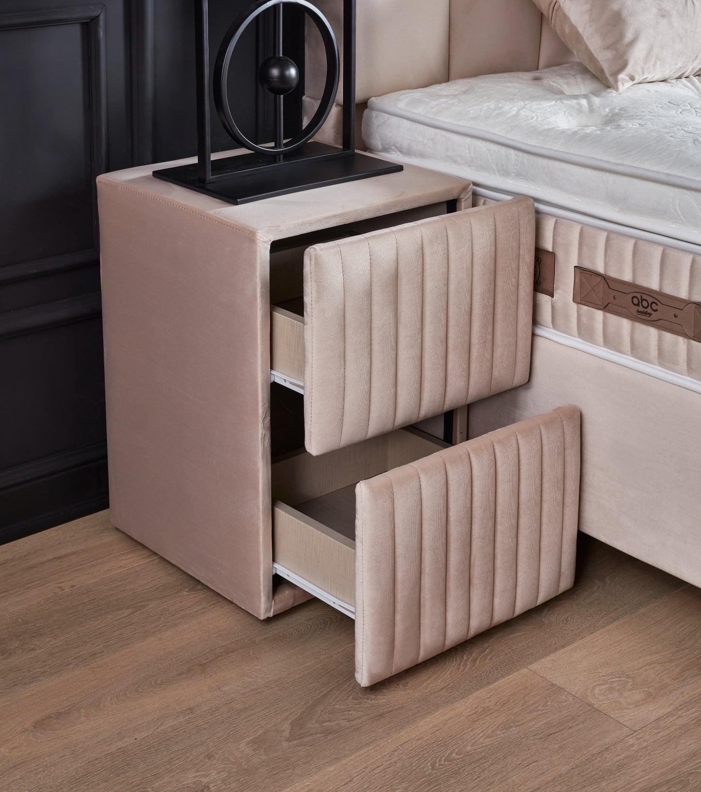 Boxspringbett Jazzlyn Beige Voll-orthopädisches Komfortbett mit Bettkasten, Stauraum, inkl. kostenlose Lieferung und Montage