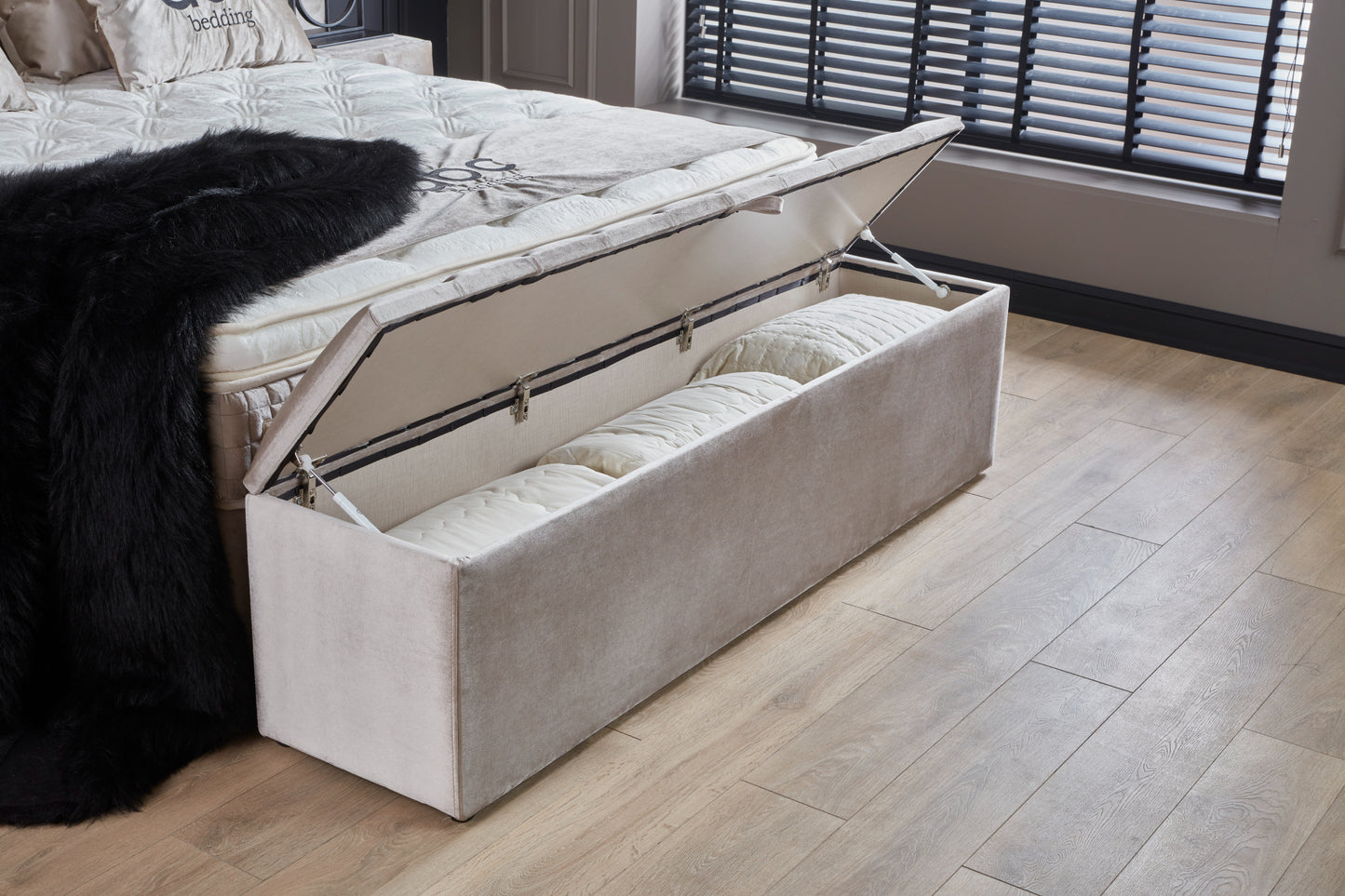 Boxspringbett Oscar Beige Voll-orthopädisches Komfortbett mit Bettkasten, Stauraum, inkl. kostenlose Lieferung und Montage