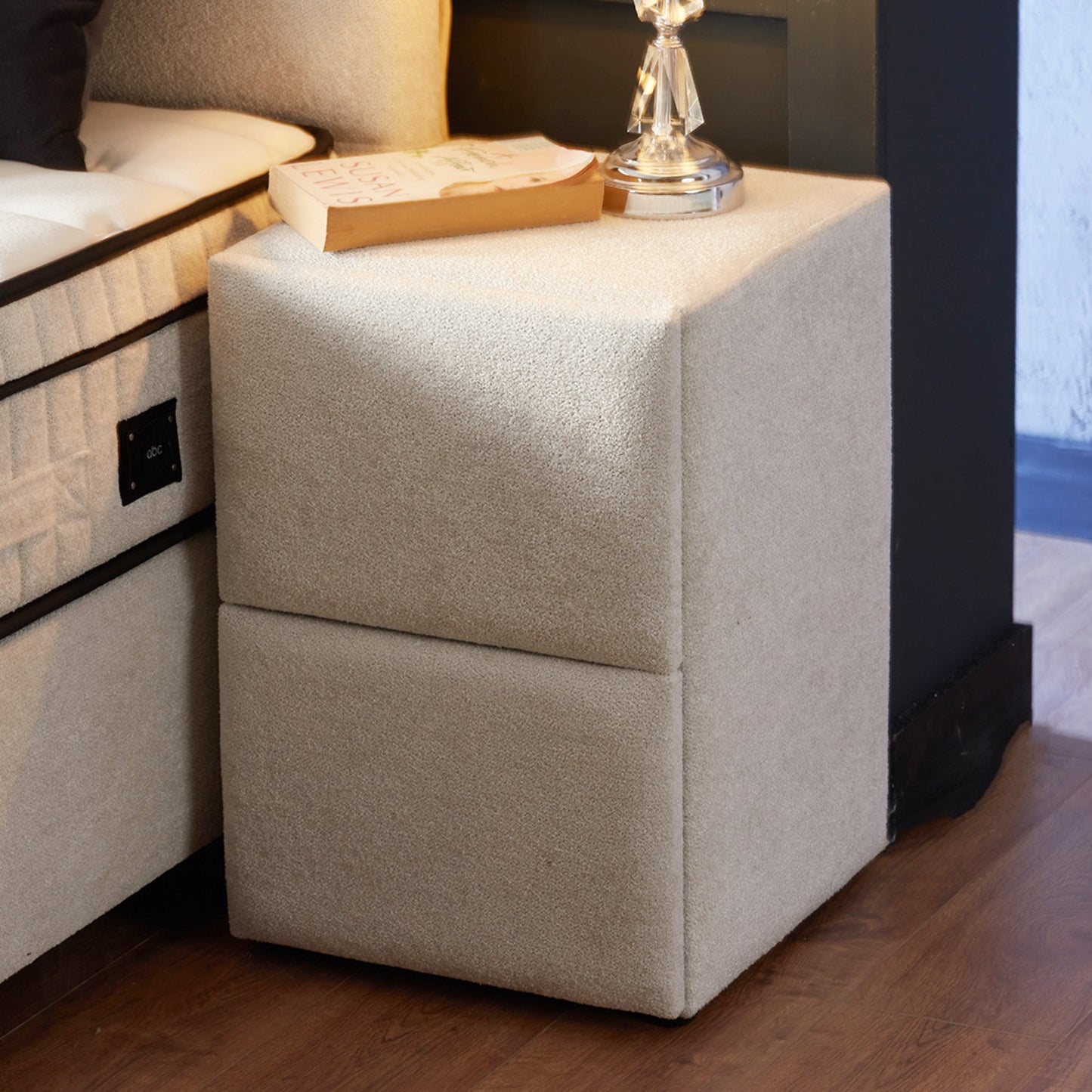 Boxspringbett Teddy Cremeweiß Voll-orthopädisches Komfortbett mit Bettkasten, Stauraum, inkl. kostenlose Lieferung und Montage