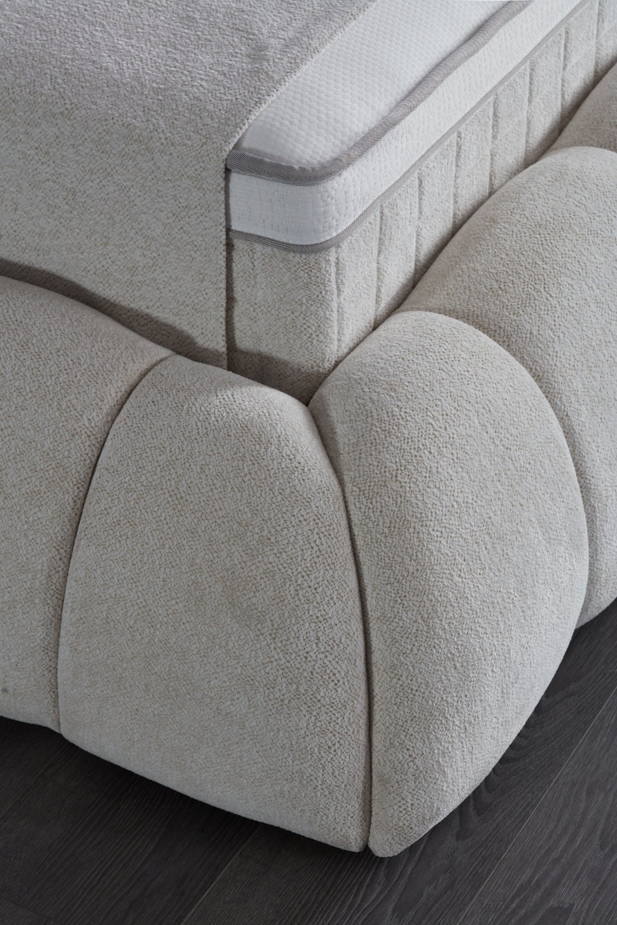 Boxspringbett Claudi Cremebeige Voll-orthopädisches Komfortbett mit Bettkasten, Stauraum, inkl. kostenlose Lieferung und Montage