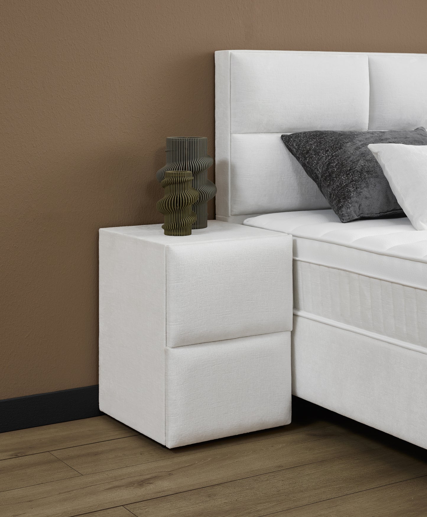 Boxspringbett Zenza Cremeweiß Voll-orthopädisches Komfortbett mit Bettkasten, Stauraum, inkl. kostenlose Lieferung und Montage