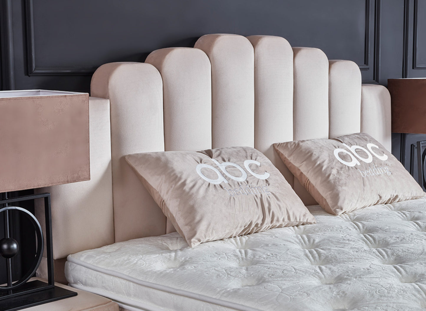 Boxspringbett Jazzlyn Beige Voll-orthopädisches Komfortbett mit Bettkasten, Stauraum, inkl. kostenlose Lieferung und Montage