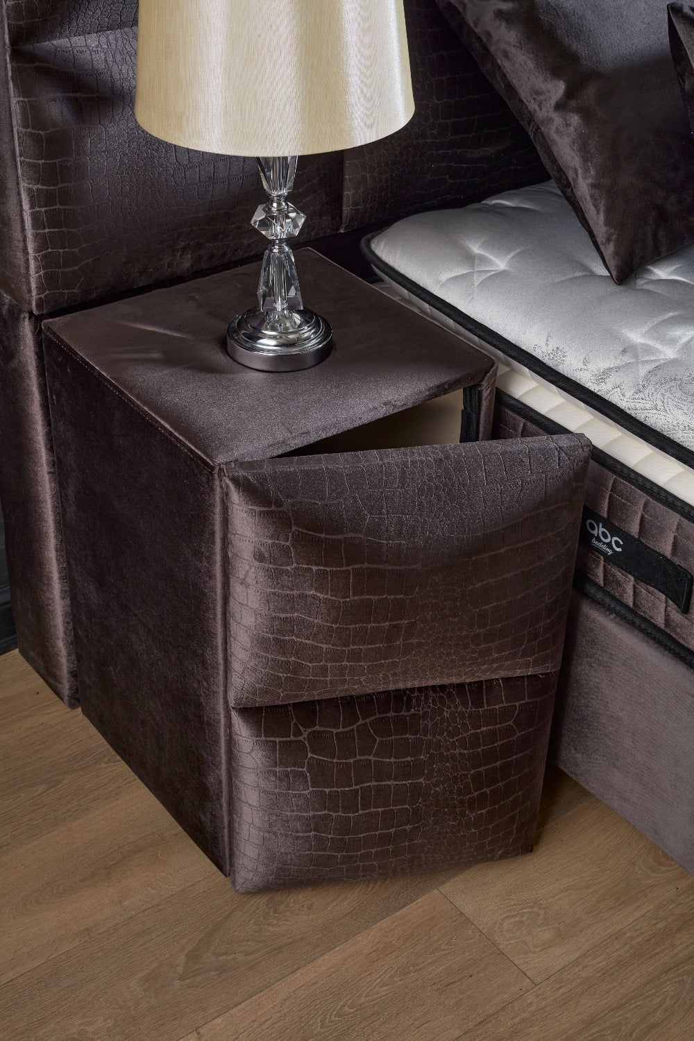 Boxspringbett Kingston Crox (dunkel Grau) Voll-orthopädisches Komfortbett mit Bettkasten, Stauraum, inkl. kostenlose Lieferung und Montage
