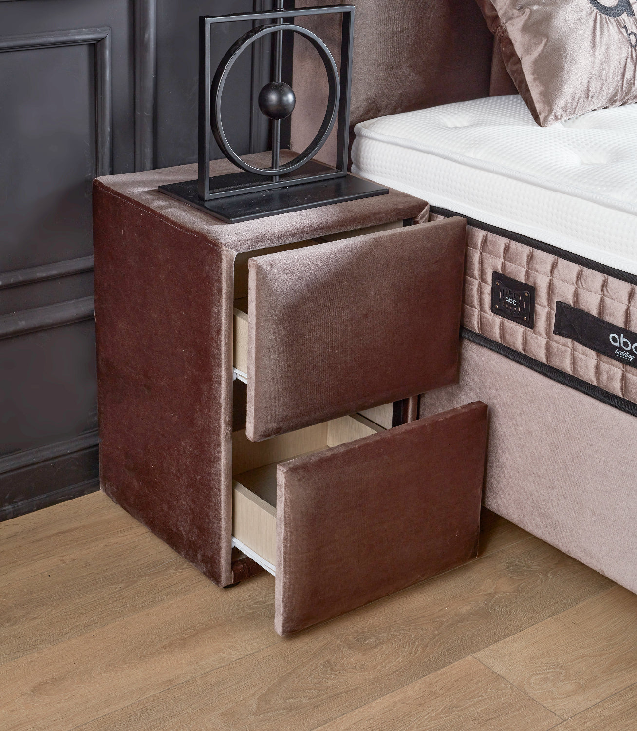 Boxspringbett Phantom Beige Voll-orthopädisches Komfortbett mit Bettkasten, Stauraum, inkl. kostenlose Lieferung und Montage