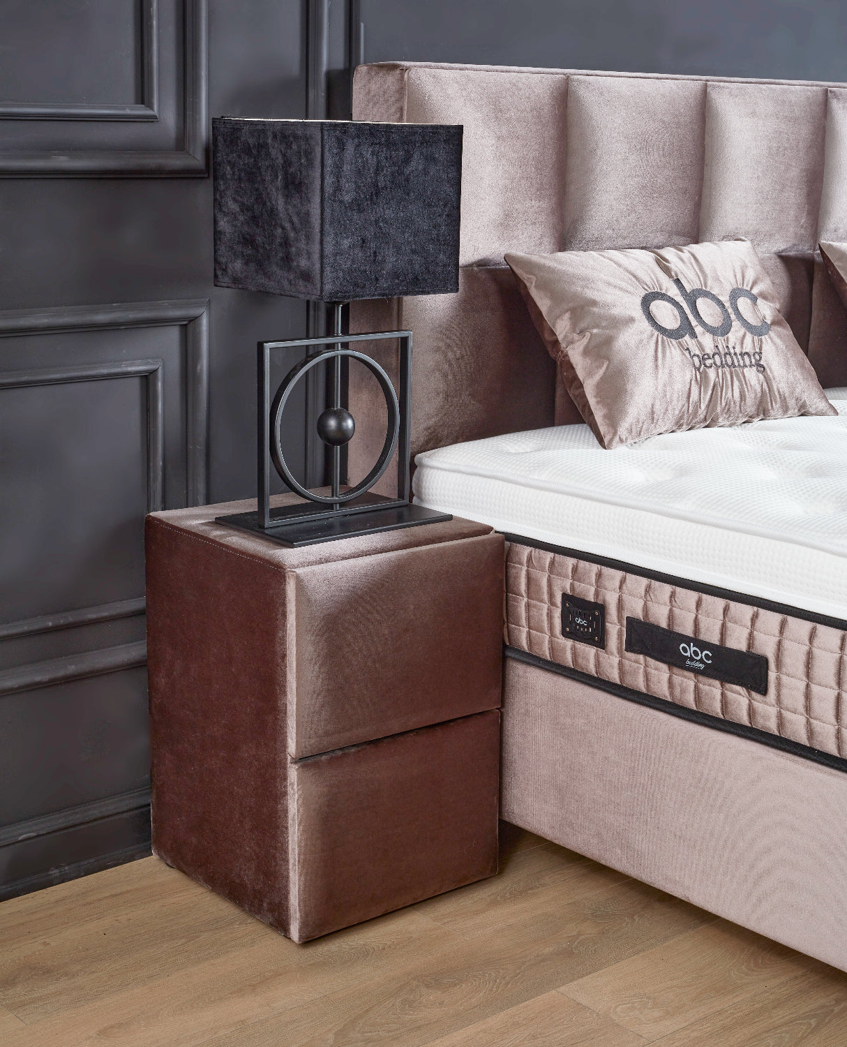Boxspringbett Phantom Beige Voll-orthopädisches Komfortbett mit Bettkasten, Stauraum, inkl. kostenlose Lieferung und Montage