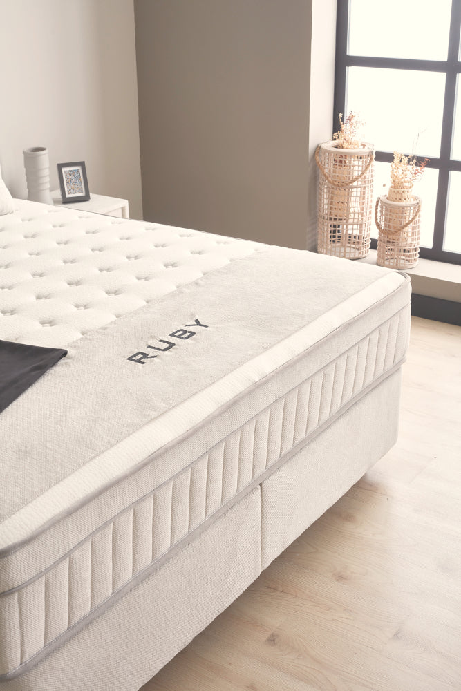 Boxspringbett Ruby Cremeweiß Voll-orthopädisches Komfortbett mit Bettkasten, Stauraum, inkl. kostenlose Lieferung und Montage