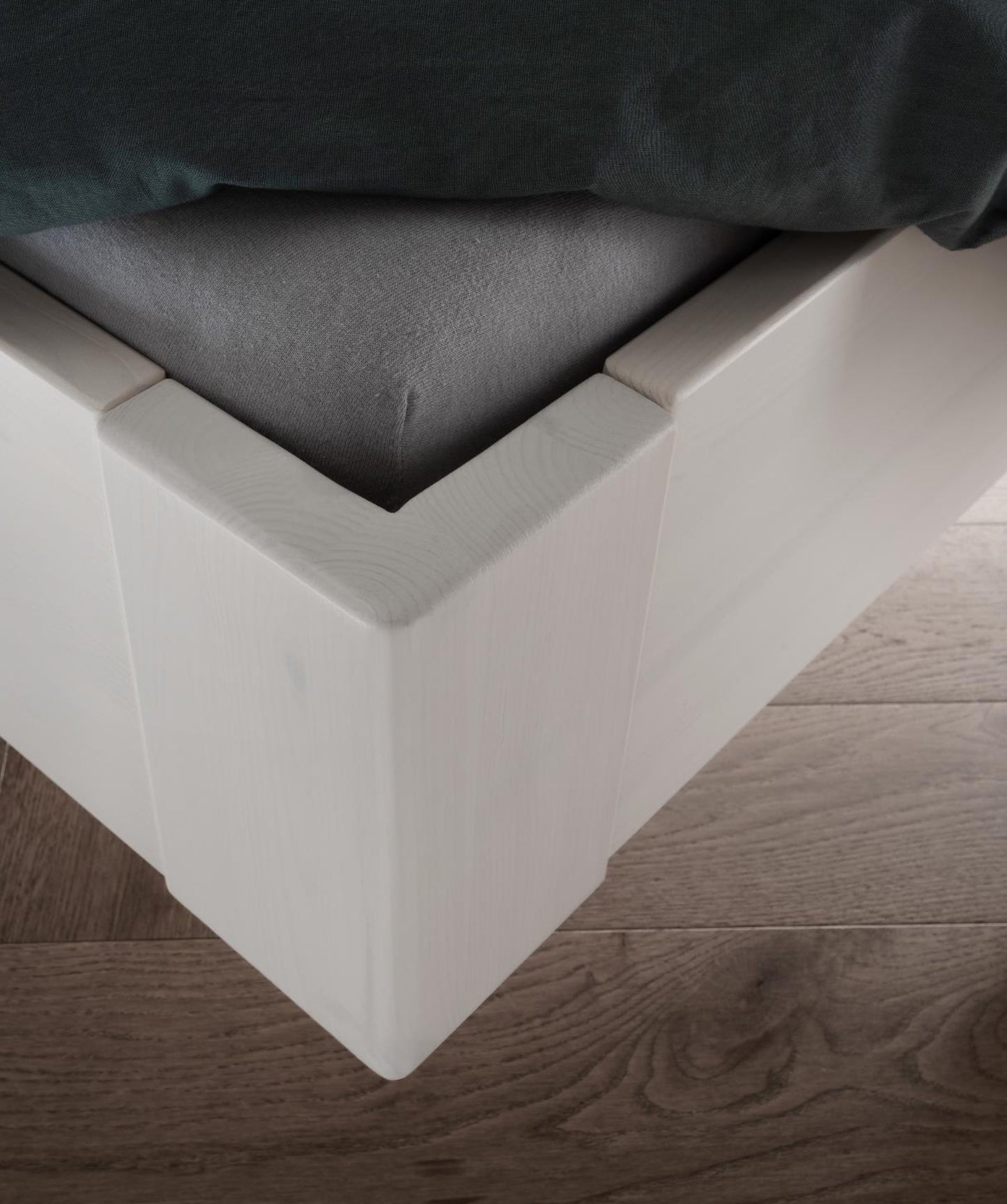 Infantil Komplettbett Kiel 4 mit Stoffkopfteil Anthrazit, Metallkufe - Kiefer Massivholz gelaugt oder weiß Breite 140/160/180/200 x 200 cm