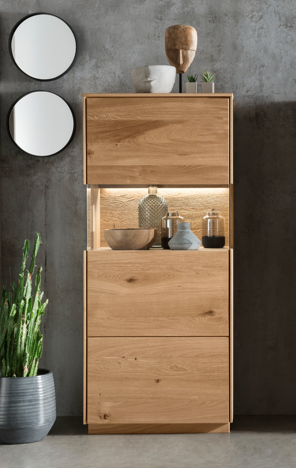 TPT Sankt Gallen Higboard 1-türig mit Glas, Wildeiche massiv inkl. Beleuchtung B/H/T 64 x 145 x 44 cm