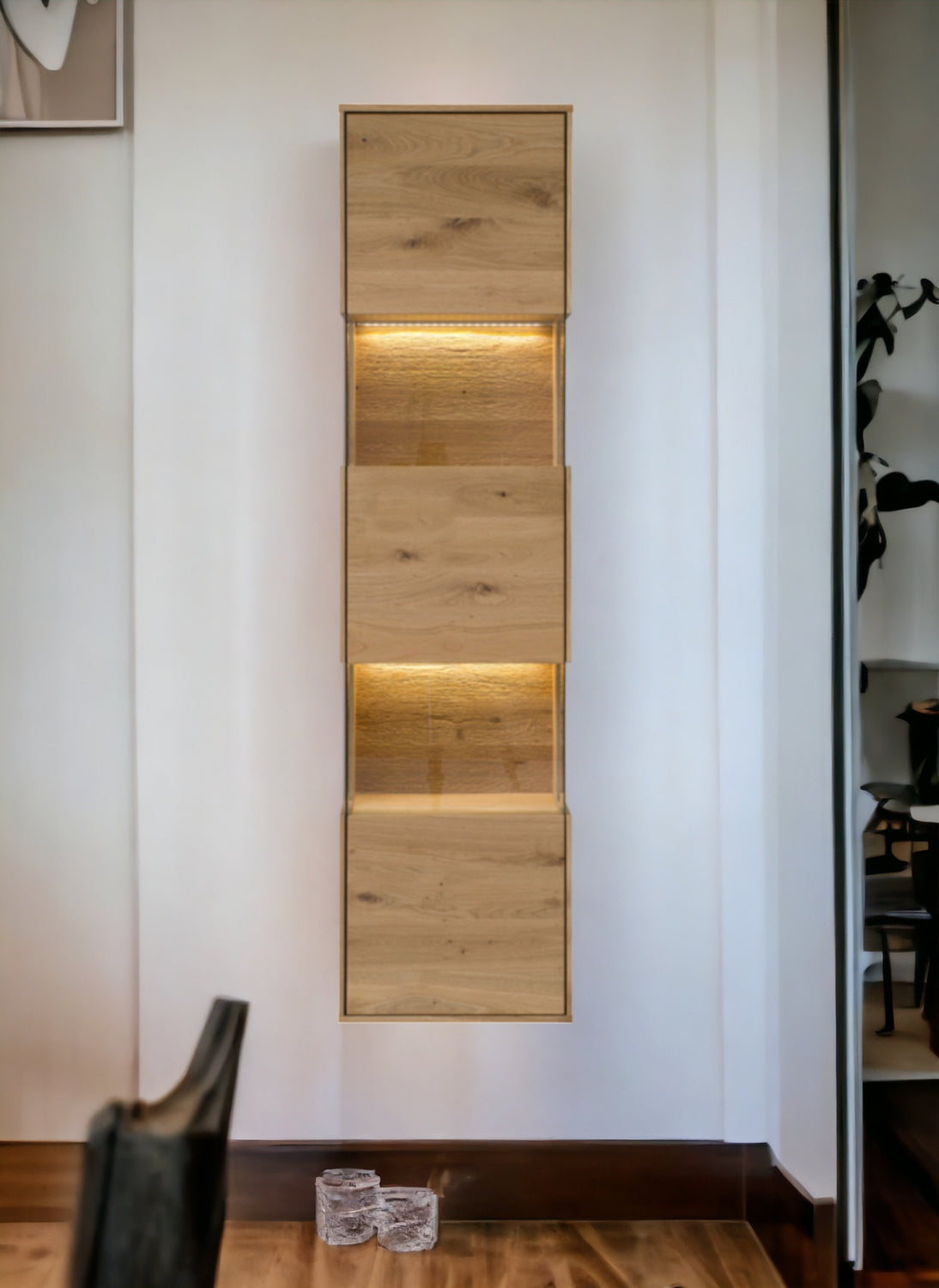 TPT Sankt Gallen Glas-Hängevitrine, Wildeiche massiv inkl. Beleuchtung B/H/T 43 x 170 x 33 cm