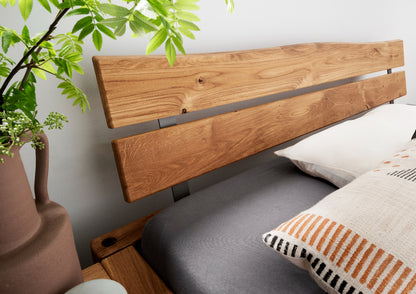TPT Balkenbett 820-II-III mit Holzkopfteil, Wildeiche massiv natur geölt Breite 140-200 x 200 cm