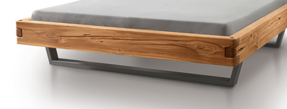TPT Balkenbett 820-VIII mit Stoffkopfteil gesteppt, Wildeiche massiv natur geölt Breite 140-200 x 200 cm