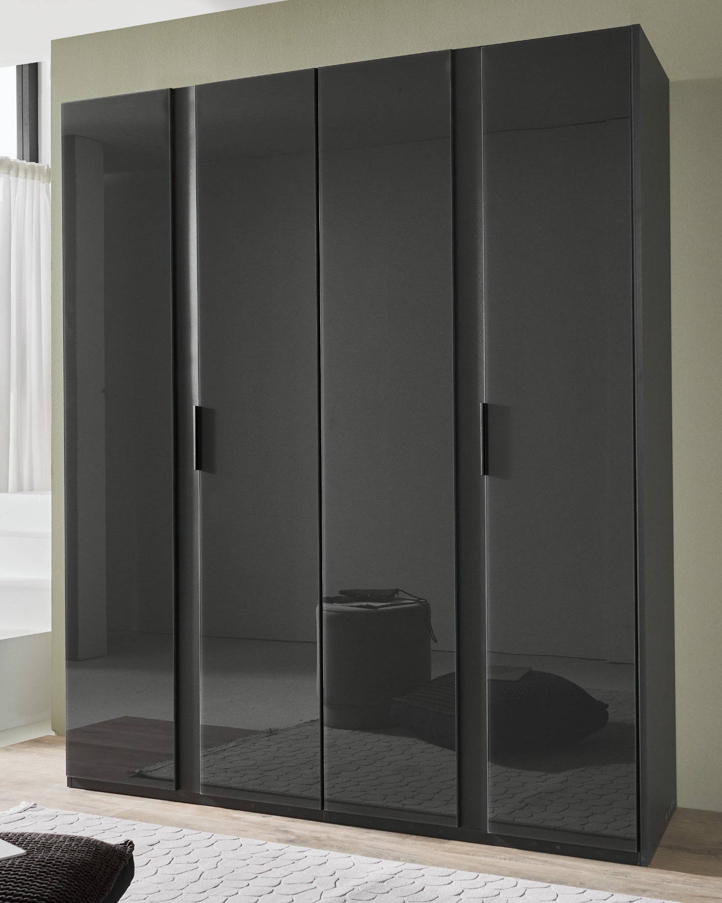 Drehtürenschrank Rimini Farbglas 4-türig B/H/T ca. 200 x 216 x 58 cm