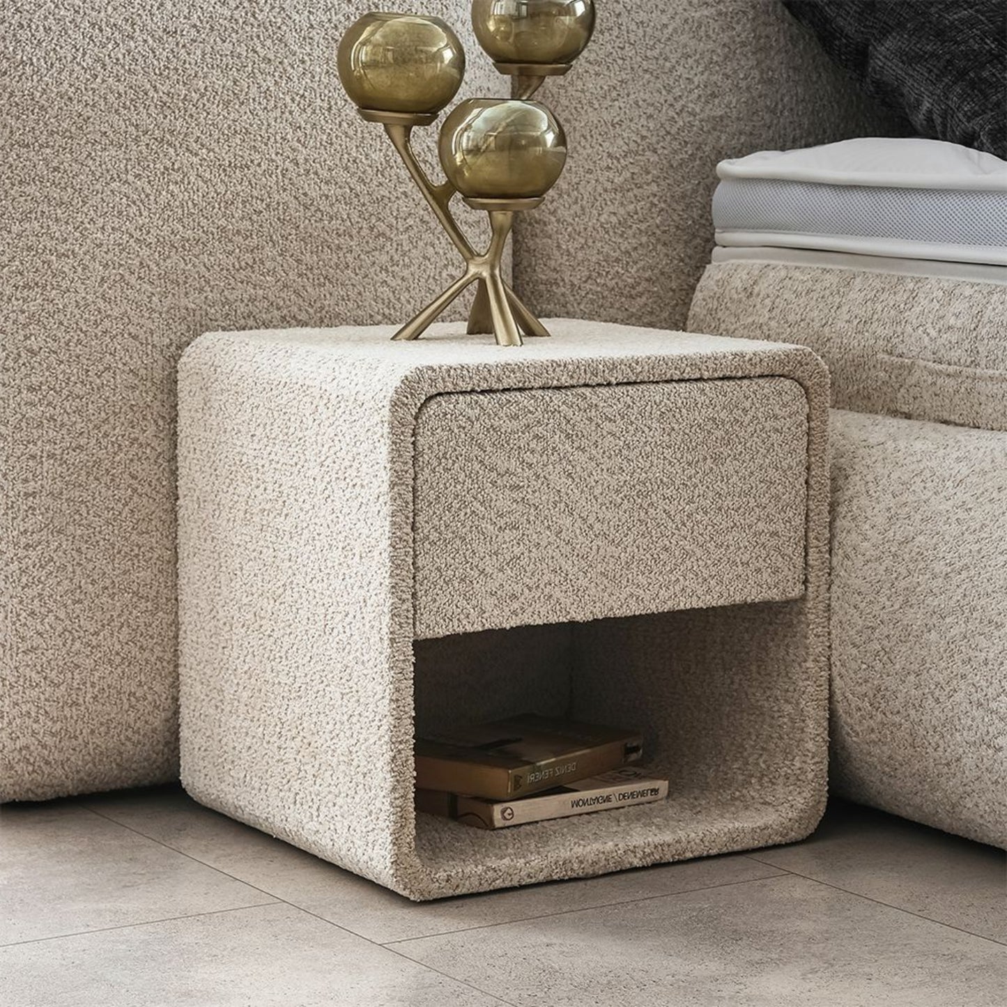 Boxspringbett Lowen Beige Voll-orthopädisches Komfortbett mit Bettkasten, Stauraum, inkl. kostenlose Lieferung und Montage
