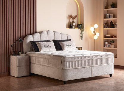 Boxspringbett Cali Beige Voll-orthopädisches Komfortbett mit Bettkasten, Stauraum, inkl. Beleuchtung im Kopfteil, inkl. kostenlose Lieferung und Montage