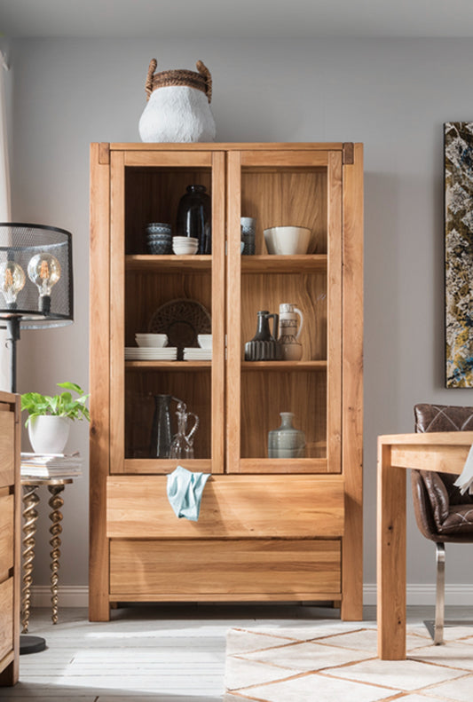 TPT Vitrine Woodstock mit 2 Schubladen Eiche massiv geölt, ca. B/H/T 120 x 200 x 45 cm